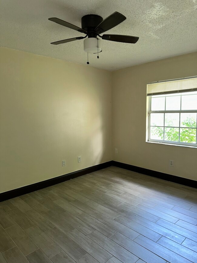 Photo - 5550 S Rio Grande Ave Unidad 5556