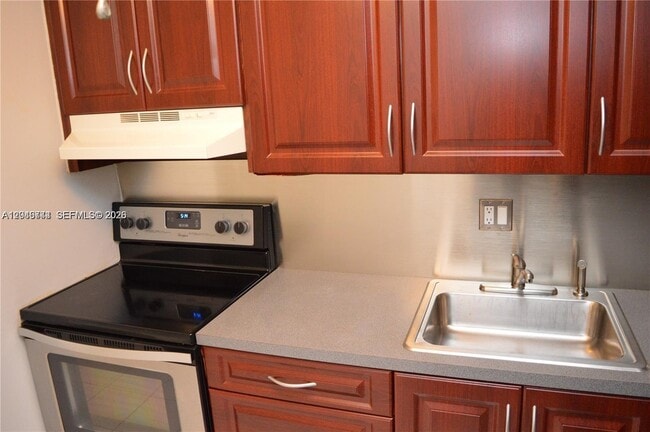 Building Photo - 9 NE 19th Ct Unit 204C
