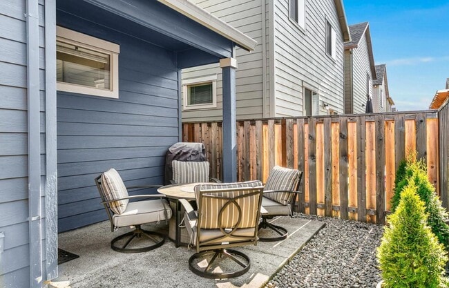 Building Photo - 2833 25th Ave