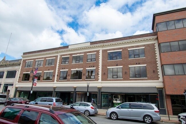 Photo - 633-639 Main St Unidad 303