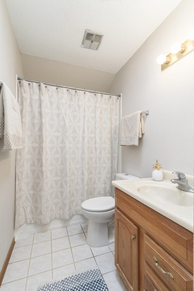 Photo - 1614 Mariah Way E