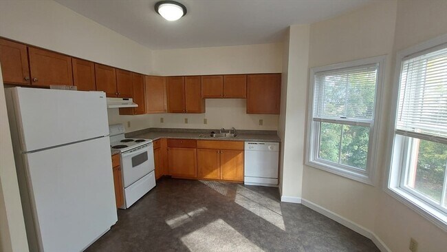 Building Photo - 49 Cedar St Unit 2 Rear