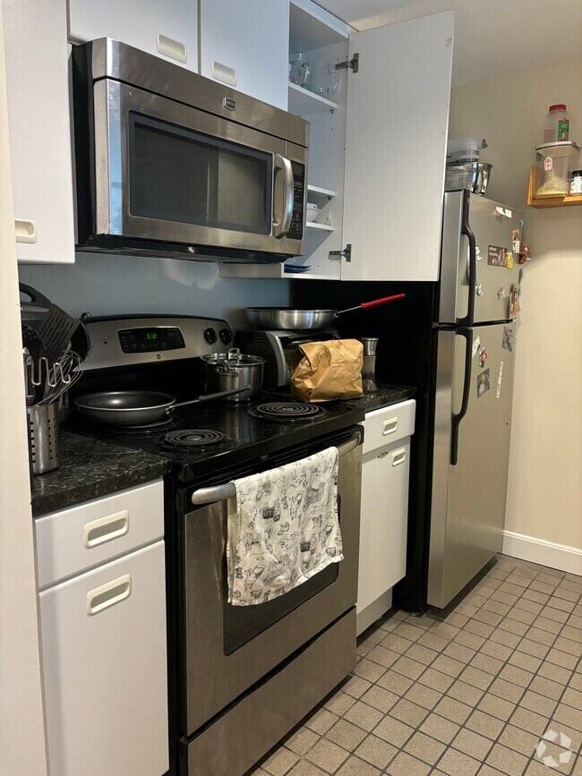 Building Photo - 931 Massachusetts Ave Unit 403 Rental