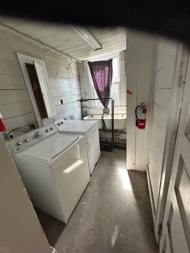 Building Photo - 3404 Austin St Unit Church Garage Apt