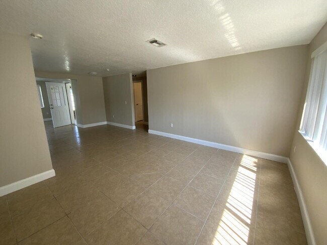Photo - Beautiful 2 bed, 2 updated baths home in the sought-after boating community of Gulf Harbors.