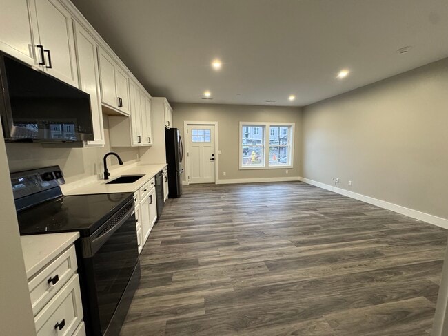 Kitchen/ Living Room - 243 Echo Lake Rd Unit B-1