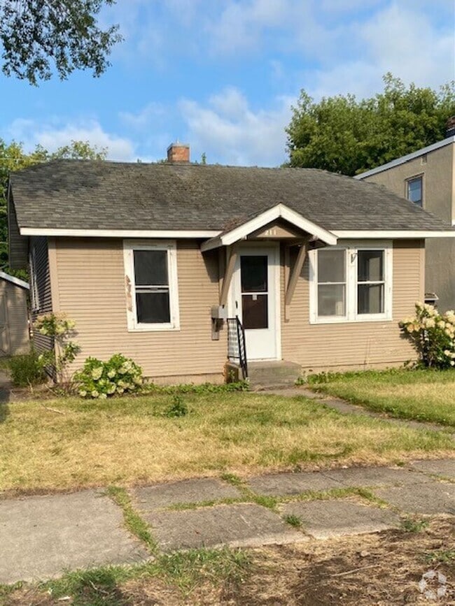 Building Photo - 2 Bedrooms, 1 Bathrooms Single Family Home...