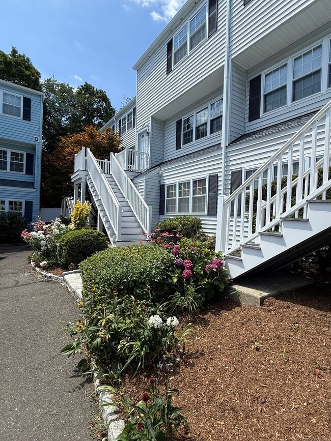 Photo - 14 1/2 Fairview Ave Unit C7