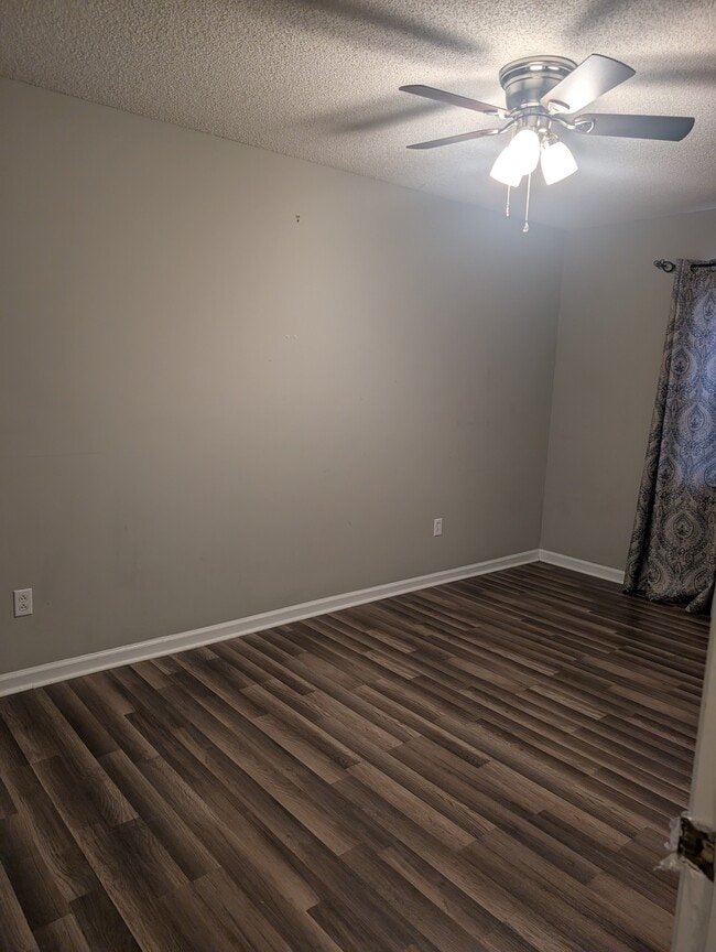 Photo - 627 Trevor St