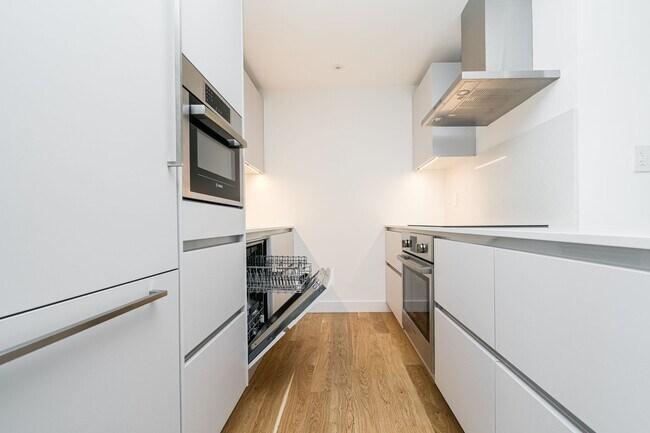 Photo - 240 Oriole Pkwy Unit 502