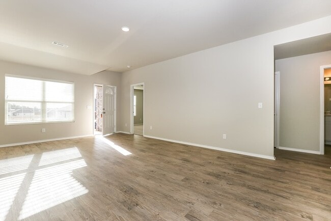 1056 Huntington Dr