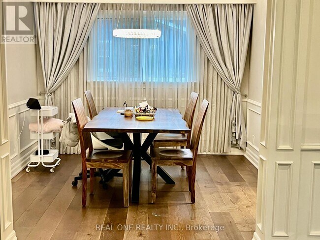 Photo - 271 Lawson St