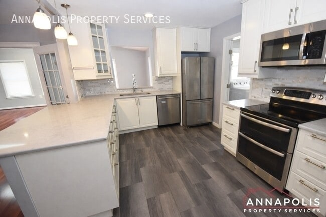 Photo - 1027 Springhill Way