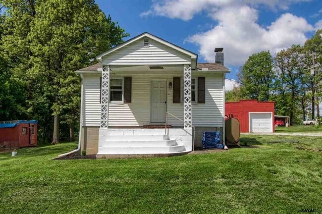Building Photo - Coming Soon - Beautiful 3 Bedroom, 1 Bath ... Rental