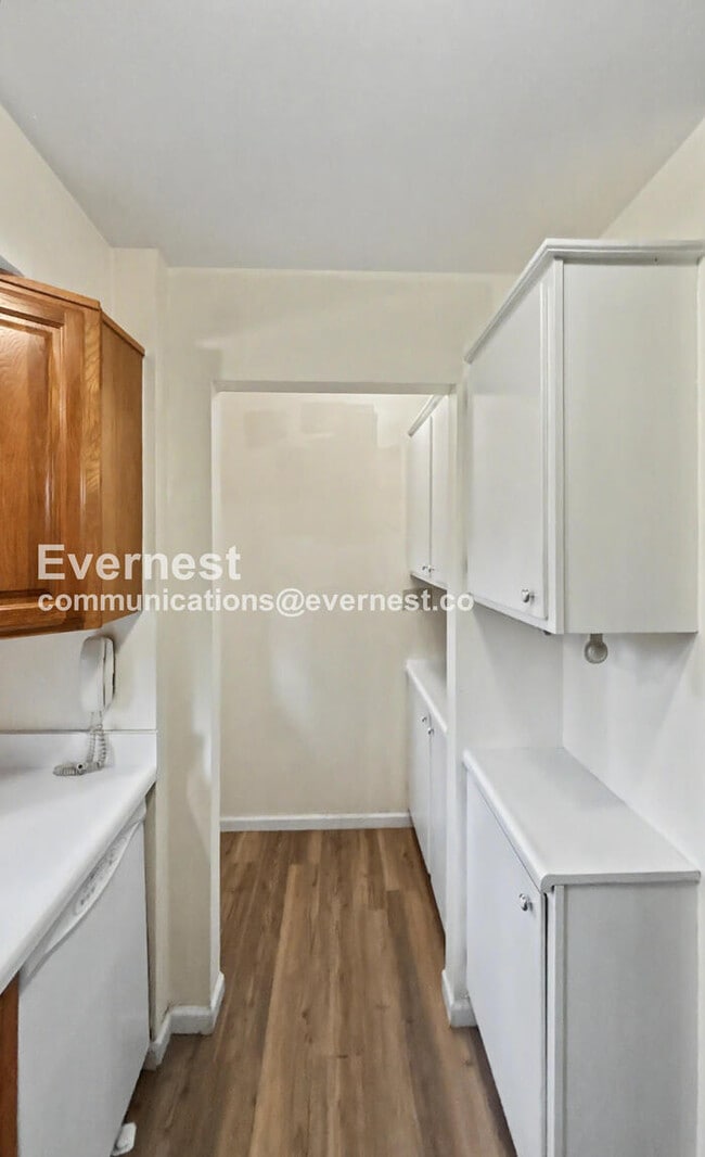 Photo - 2324 Woodbrook Cir N