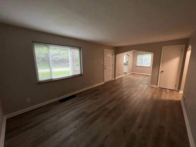 Photo - 1810 Quebec Rd