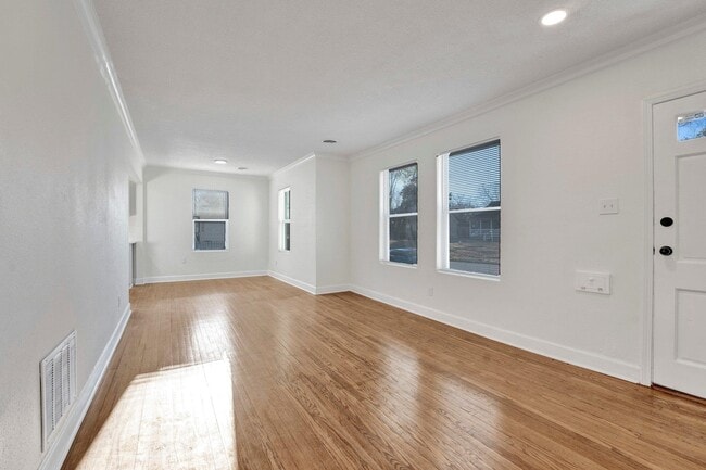 Photo - 3780 Shirlwood Ave