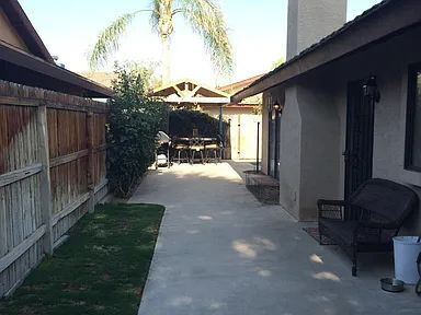 Photo - Beautiful home in Southwest Bakersfield- Near Stockdale High school ,Warren Jr High and Old river...