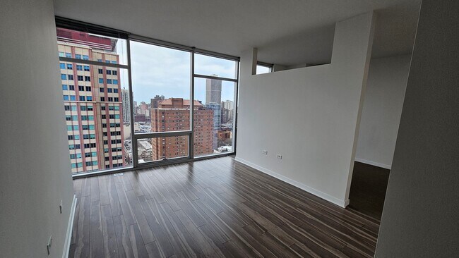 Building Photo - 128 W Chicago Ave