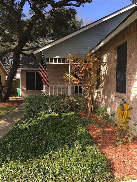 Building Photo - 9614 Sugar Hill Dr Unit A