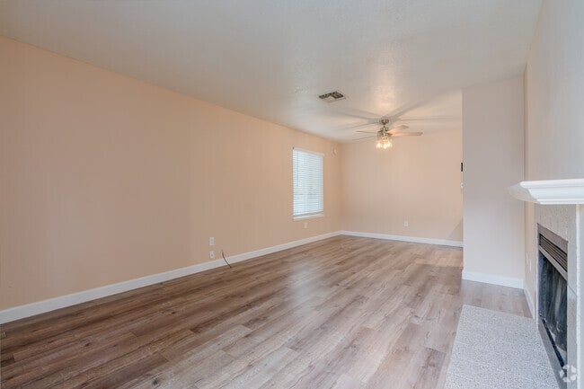 2BR, 2BA - 950SF - Living Room