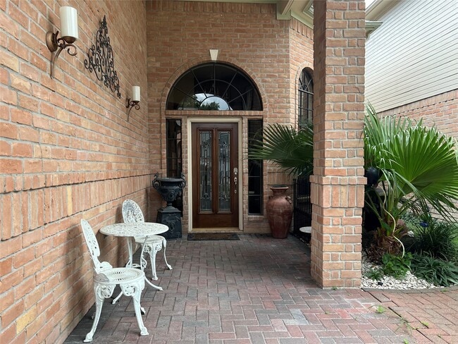 Photo - 6983 Oakwood Park