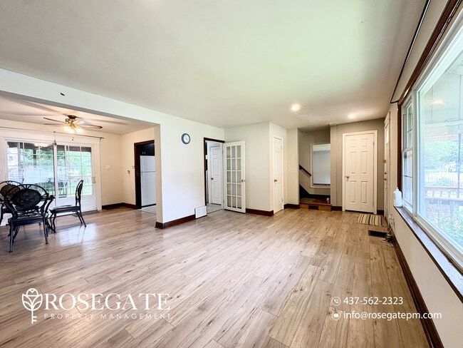 Photo - Charming 3-Bedroom Detached Home with Garage & Backyard – Niagara Falls