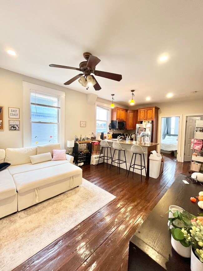 Photo - 717 Parker St