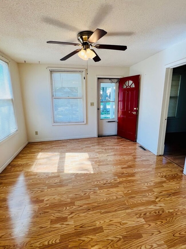 Photo - 236 W 10th St
