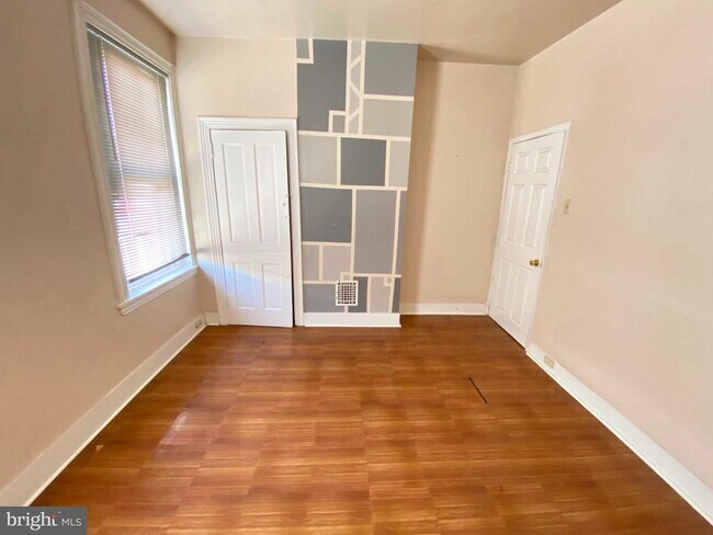 Photo - 2848 N Lee St