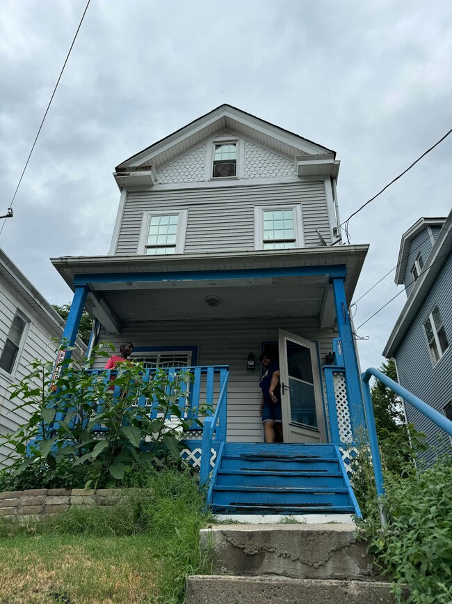 Building Photo - 1628 Gilsey Ave Rental