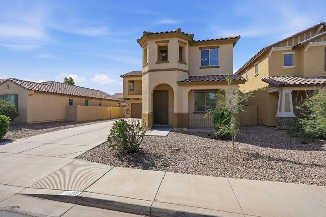 Building Photo - Balcony Mornings, Backyard Evenings & Room to Breathe