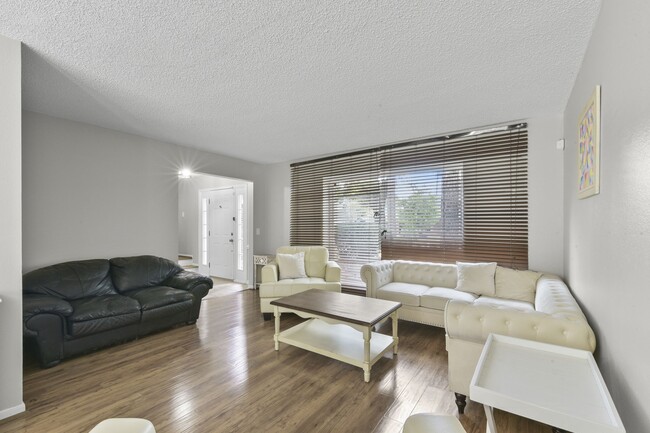 Photo - 630 Hawthorn Pl