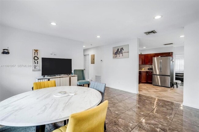 Photo - 7211 NW 76th St