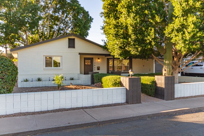 Photo - 1935 E Coolidge St