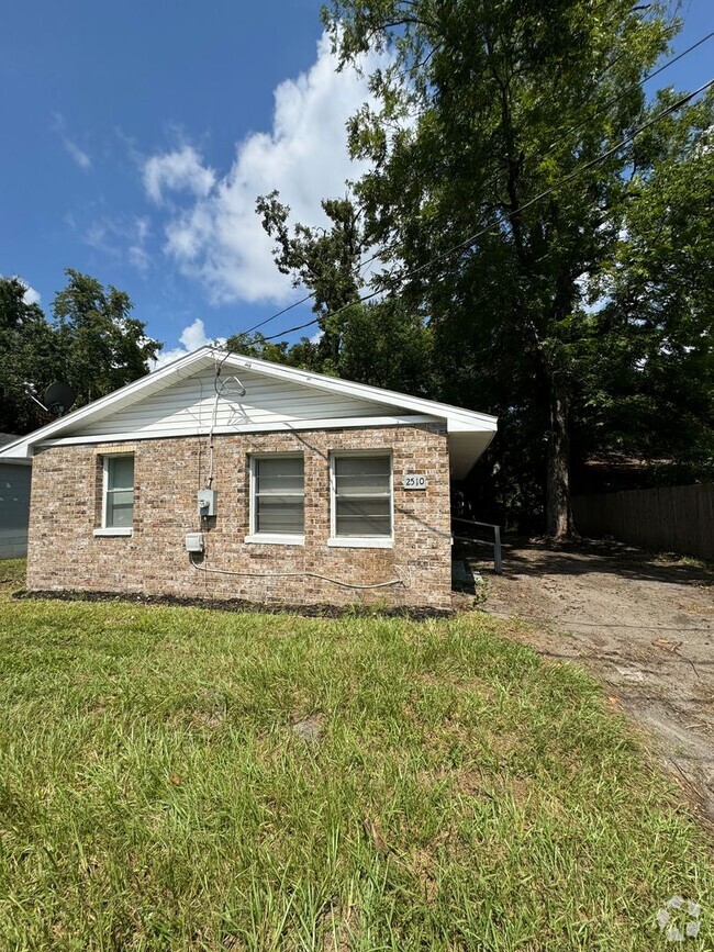 Building Photo - Grand Park 2/1 Cozy Single Family home ava...