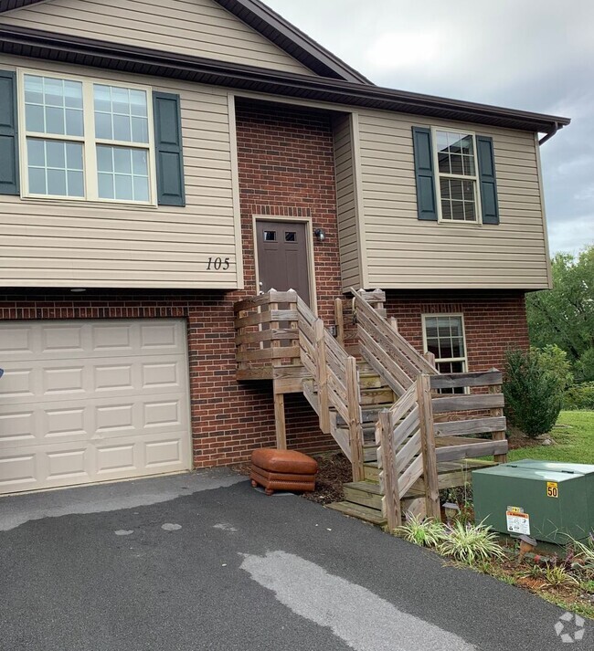 Building Photo - 2 Bedroom / 2 Bath Split Level Home  Johns...