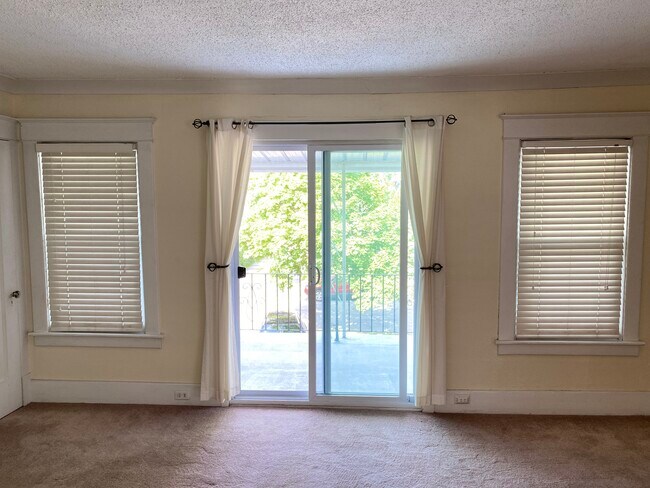Photo - 237 Lovering Ave Unit Upper