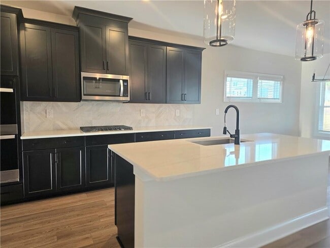 Photo - 2999 Sweet Red Cir