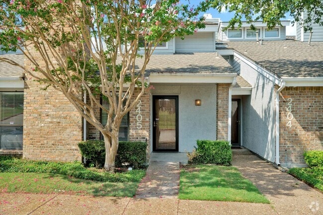 Building Photo - Lovely and Well maintained 2 bedroom & 2.5... Rental