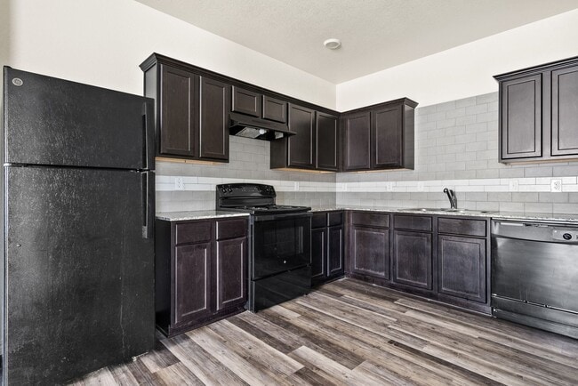 Photo - 922 Industrial Ave