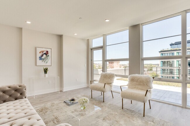 Photo - 1716 14th St NW Unidad 51