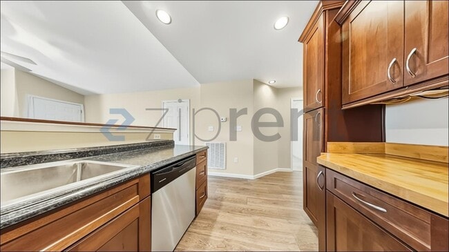 Photo - 5200 Heins Rd NE