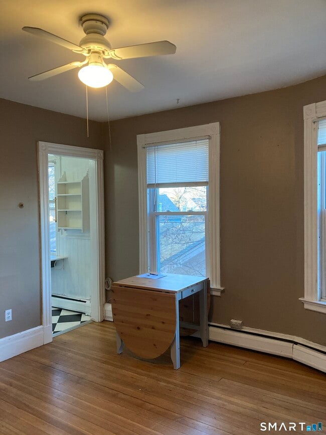 Building Photo - 192 Foster St Unit 3B