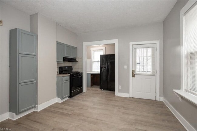 Photo - 5614 Drake Ave