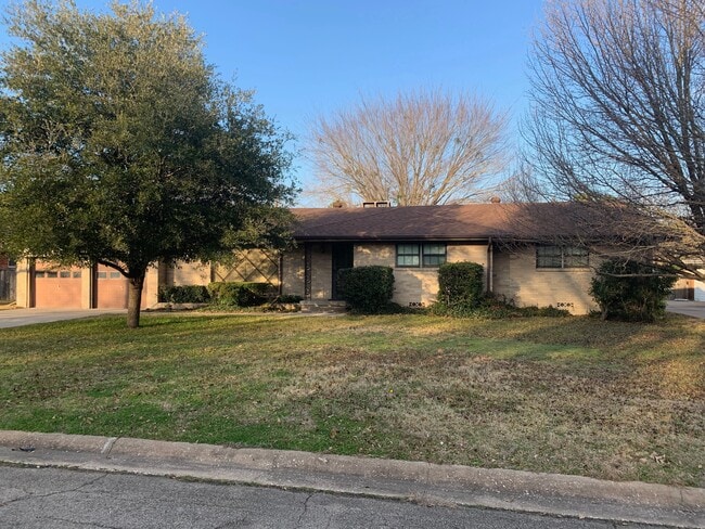 Building Photo - 2308 Avondale Dr Rental