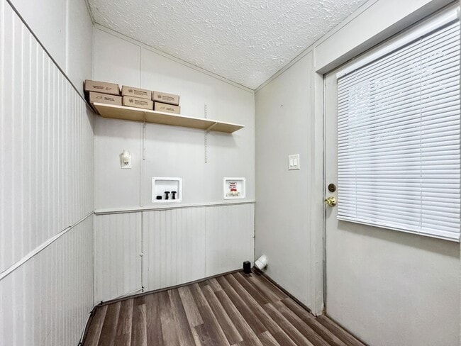 Photo - 223 Ajax Dr NW