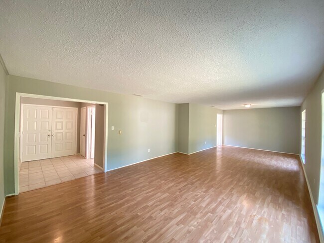 Photo - 410 Cordell St
