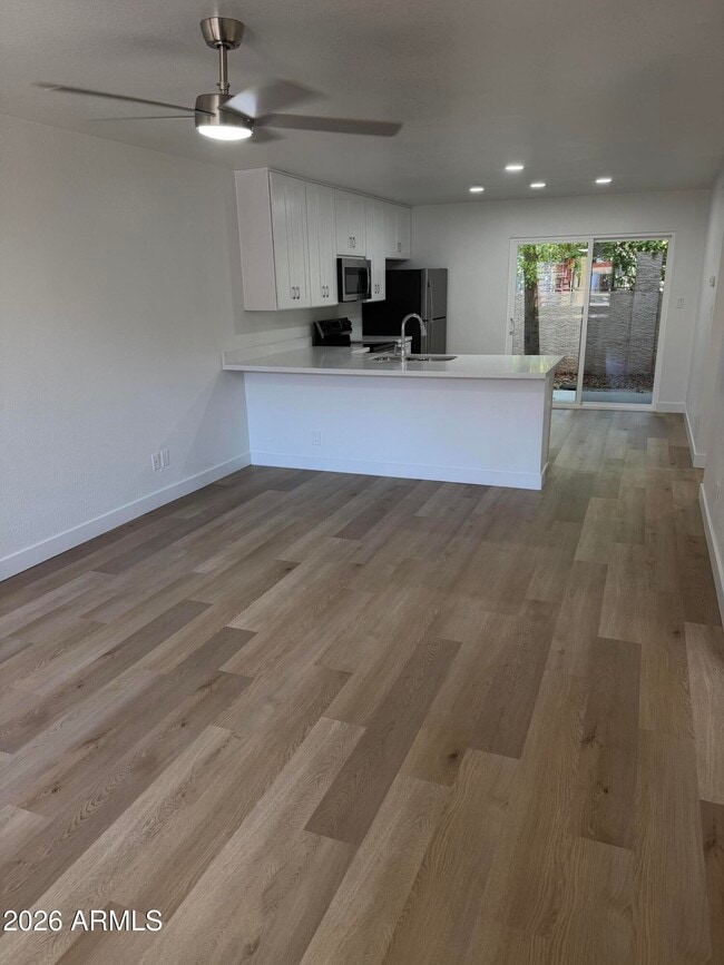 Photo - 510 W University Dr Unidad 103