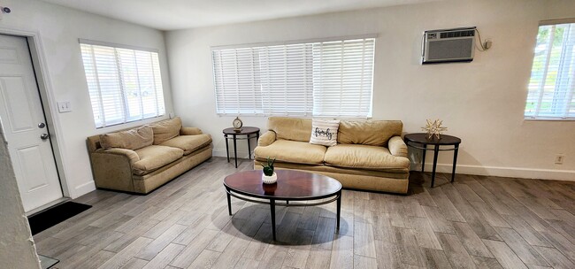 Building Photo - 1901 Wiley St Unit Oasis at hollywood lll